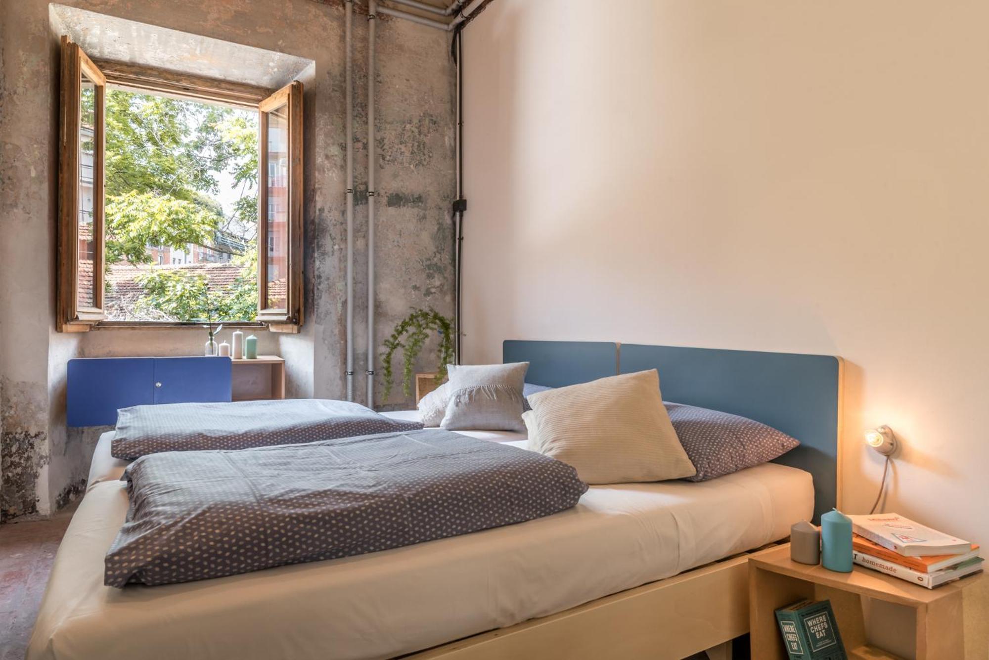 Quarto com Cama de Casal ou 2 de Solteiro e Banheiro Privativo Externo