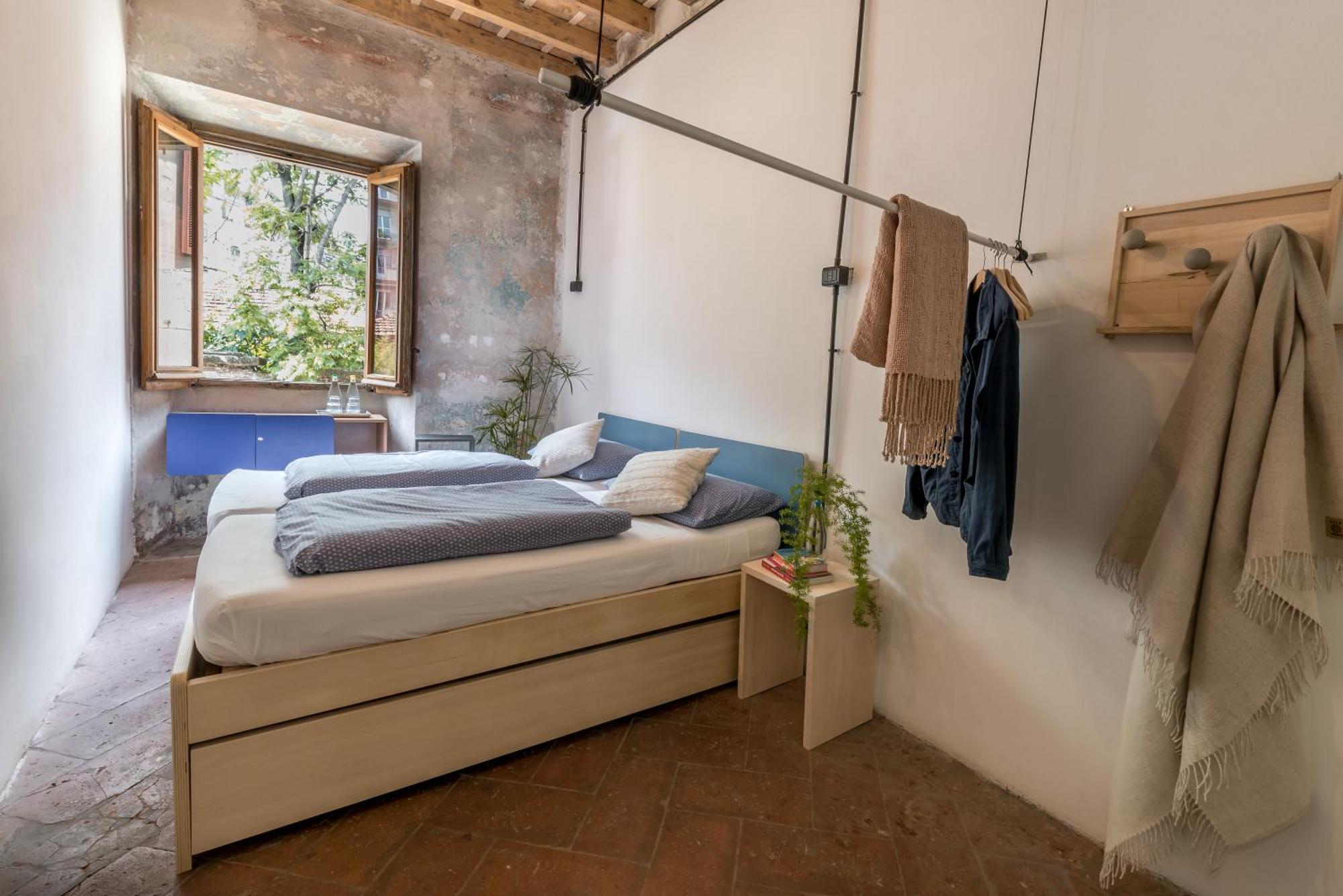 Quarto com Cama de Casal ou 2 de Solteiro e Banheiro Privativo